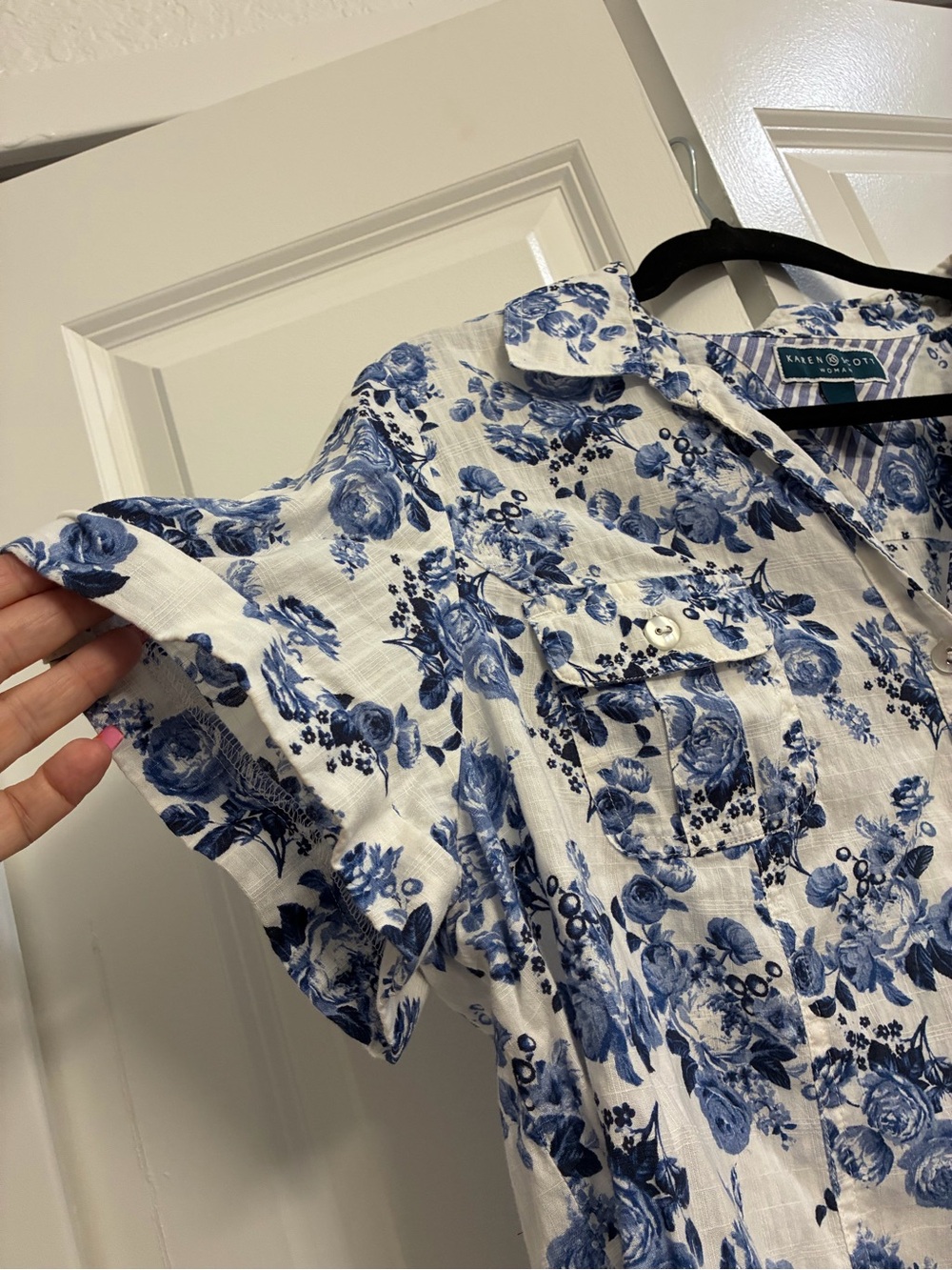 Karen Scott White Button-Front Shirt with Blue Floral Print - Picture 2 of 4